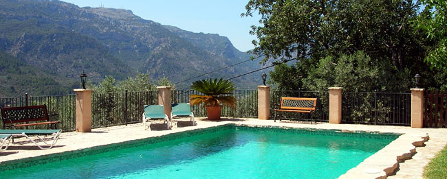 The pool of the finca Solivet in Fornalutx.