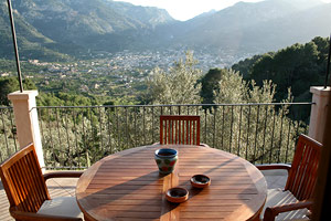 Auch vom Balkon aus hat man einen fantastischen Blick über das Tal von Sóller.
