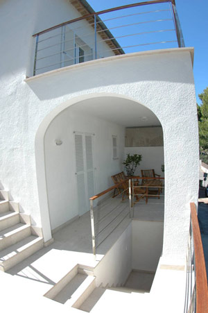 The front terraces , the lower one of Apartment Mistral, the upper one Apartment Ponent.