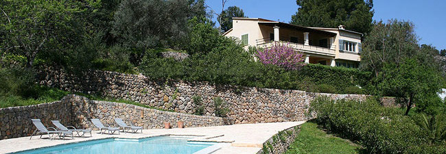 Die Casa Oleander mit Blick über Sóller